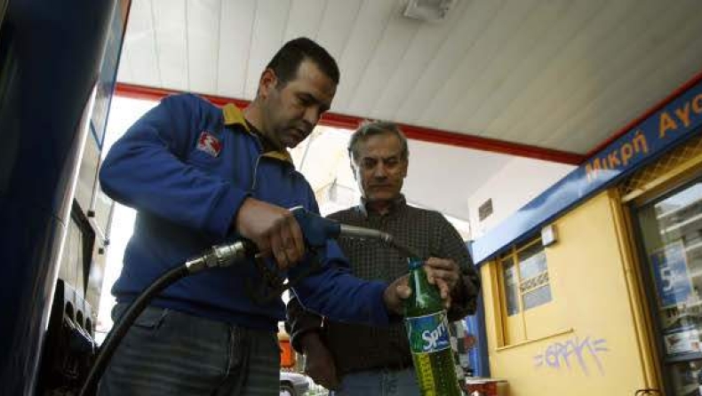 Με το νέο ΦΠΑ η βενζίνη θα πάει 10 λεπτά πάνω, λένε οι βενζινοπώλες