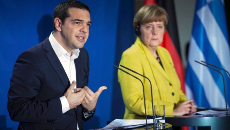 Handelsblatt: Ο Τσίπρας ελπίζει στη βοήθεια της Μέρκελ