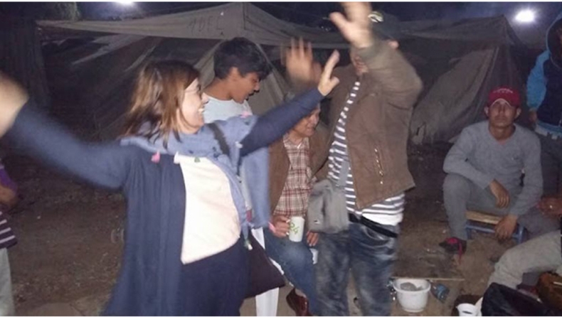 Τσιφτετέλι με τους πρόσφυγες χόρεψε η βουλευτής του ΣΥΡΙΖΑ (pics)