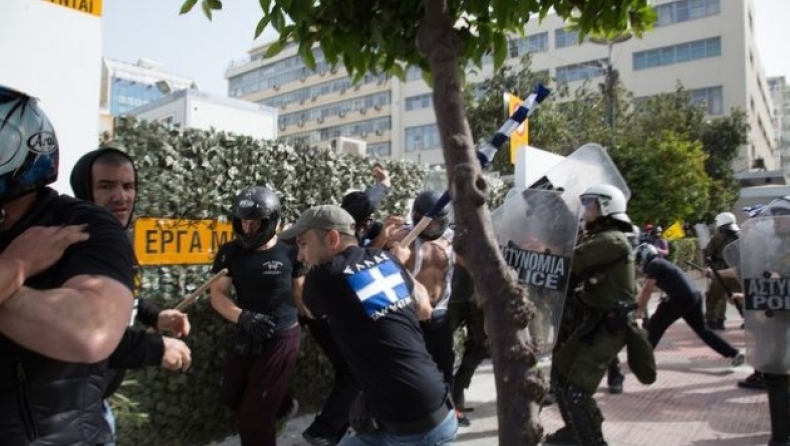 Στον Πειραιά η Χρυσή Αυγή εμφάνισε και πάλι το αληθινό της πρόσωπο (pics)