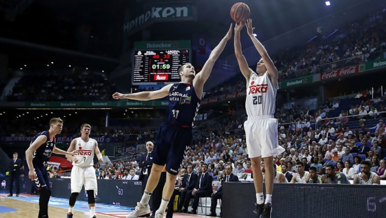 Νίκησε την Λαμποράλ και έμεινε ζωντανή για πρωτιά η Ρεάλ