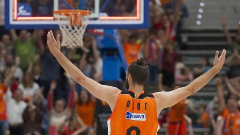 Τρίποντα από το... σπίτι τους στη Ισπανία (vids)