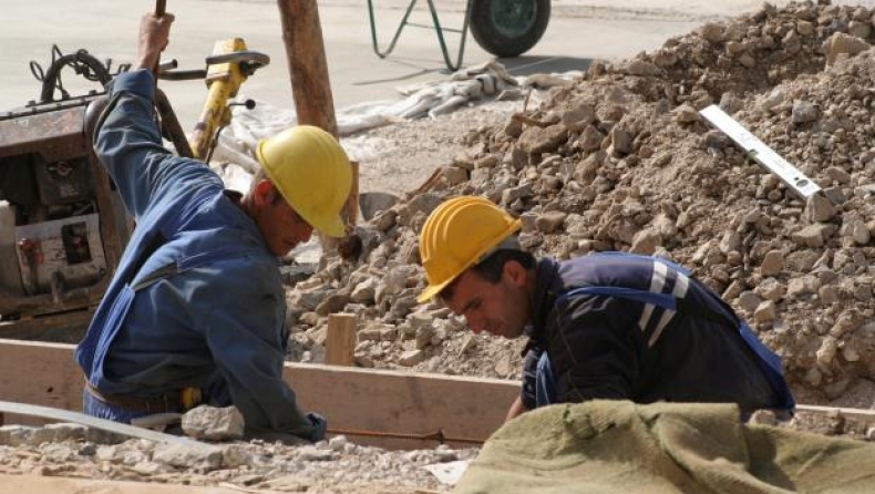 Στο τραπέζι» οι ομαδικές απολύσεις, «στον γύψο» ο συνδικαλισμός