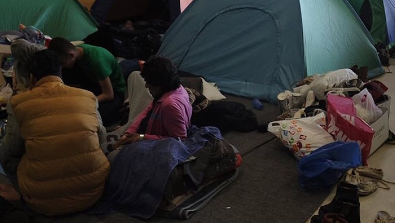 Θλίψη: Στο Ελληνικό εκδίδουν βιαίως ανήλικους μετανάστες