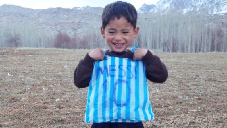 Απειλές για τη ζωή του δέχεται ο 5χρονος με την πλαστική φανέλα του Μέσι