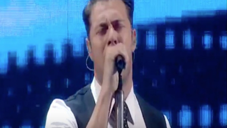 Ο Χρήστος Χολίδης εκτελεί Metallica με μπουζούκι! (vid)