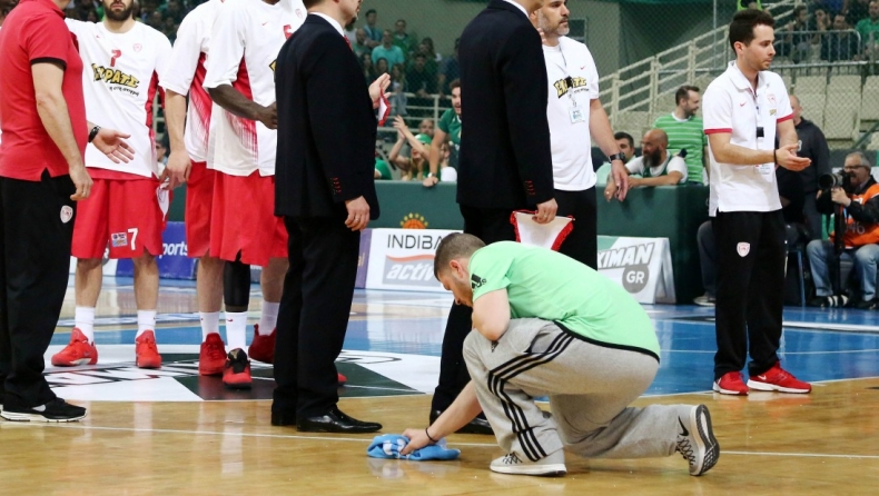 Αβγά στον πάγκο του Ολυμπιακού!