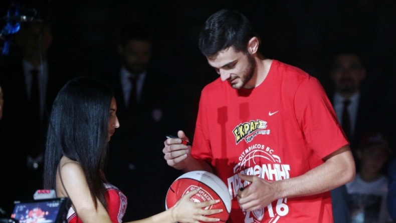 Παπαπέτρου: «Ευλογημένοι που είμαστε με τον Σπανούλη» (vid)