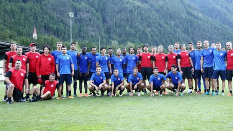 Ερυθρόλευκο δείπνο με Βρέντζο και Λορένθο