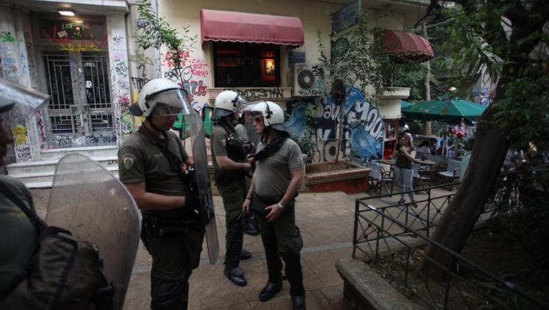 Κατέληξε το θύμα της μαφιόζικης επίθεσης στα Εξάρχεια (vids)