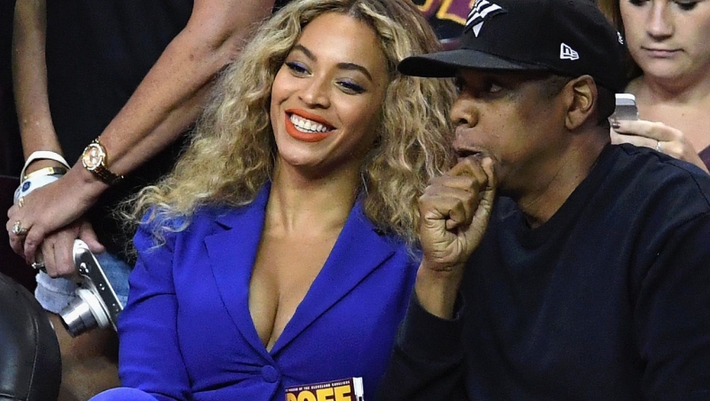 Έκλεψε την παράσταση η Beyonce και το ντεκολτέ της! (pics & vid)