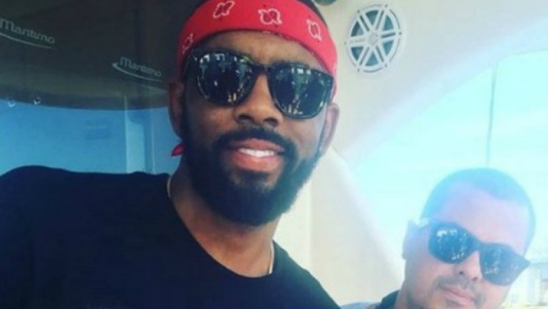 Ξέφρενο πάρτι παρέα με... αιθέριες υπάρξεις για τον Έρβινγκ! (pics & vid)