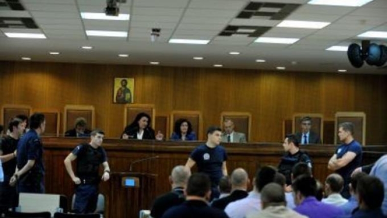 Έντονος διαπληκτισμός στην δίκη της Χρυσής Αυγή και διακοπή