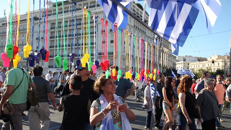 Χιλιάδες κόσμου στο Σύνταγμα για το #παραιτηθείτε (pics)