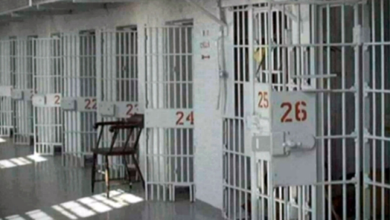 Κρατούμενοι-μαθητές δίνουν προαγωγικές εξετάσεις στις φυλακές της Λάρισας