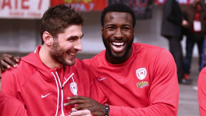 Το... απολαμβάνουν στη θάλασσα Γιανγκ, Στρόμπερι, Αθηναίου (pic)