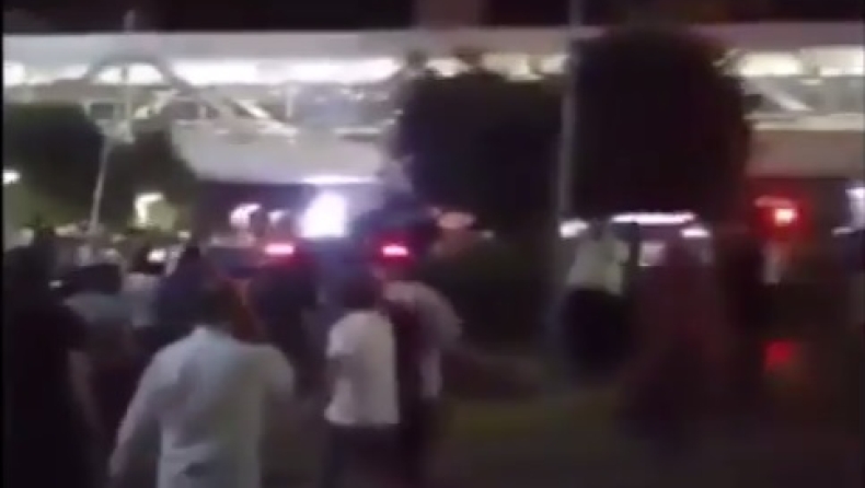 Σοκαριστικό βίντεο: Άρμα των στασιαστών περνά πάνω από διαδηλωτή