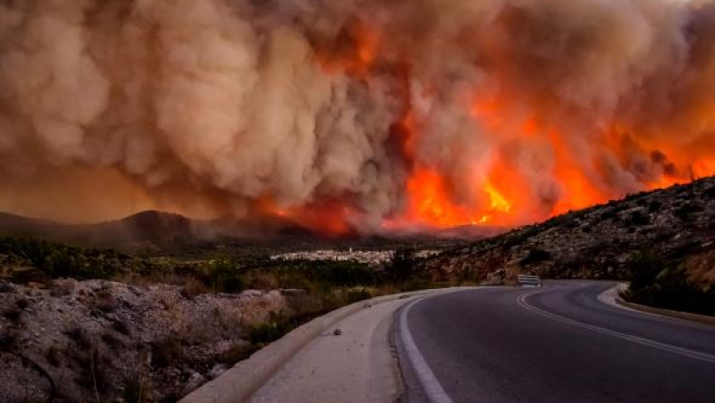 Συγκλονιστικές φωτογραφίες από τη φωτιά στη Χίο (pics)