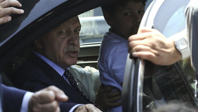 Ερντογάν: Σε 15 μέρες η Ελλάδα θα έχει εκδώσει τους 8 στασιαστές