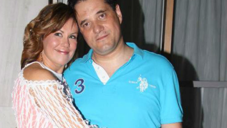 Άδωνις και Ευγενία... χαϊδεύονται στην Μύκονο (vid)