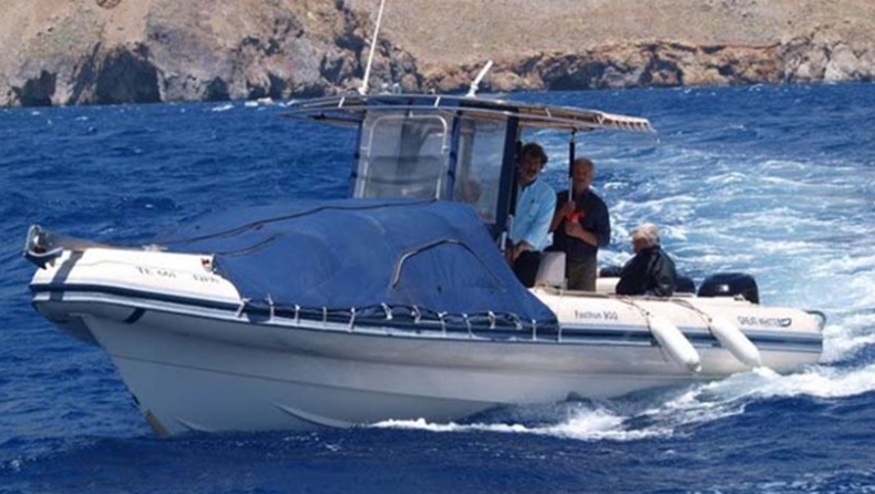 Ο Πολάκης εγκαινιάσε νοσοκομείο χωρίς γιατρούς στην Σαντορίνη