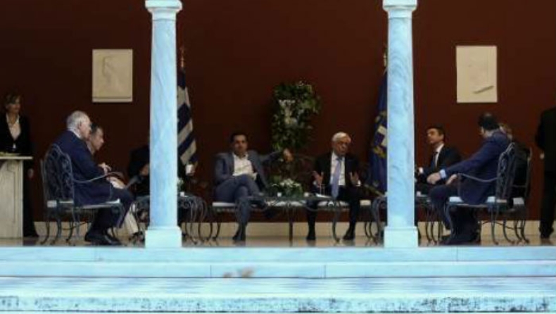 Τα πηγαδάκια, τα αστεία και οι γκρίνιες από το Προεδρικό Μέγαρο