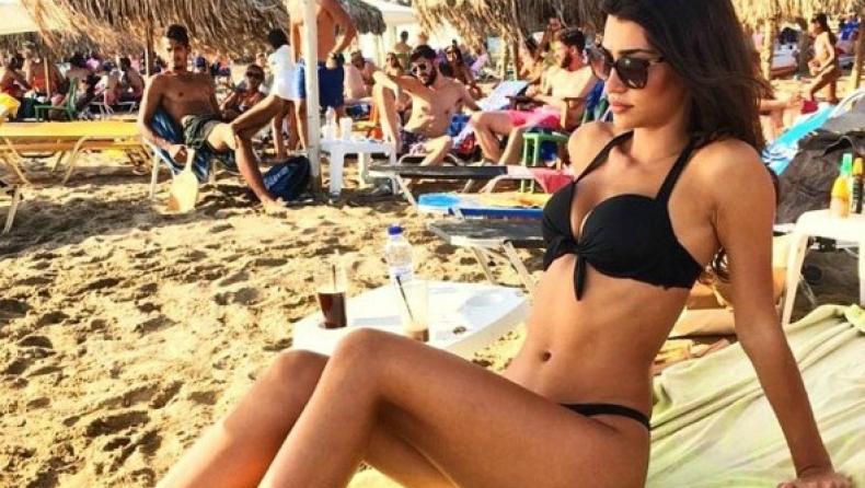 H Σοφιά Χαρμαντά φόρεσε το μπραζίλ της και πήγε για μπιτς βόλεϊ! (pics)