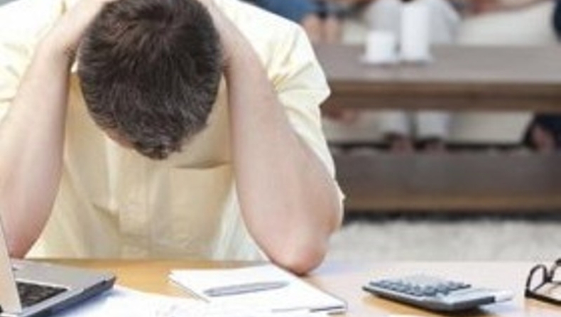 Η Κύπρος βρήκε από τα μνημόνια, αλλά παραμένει υπερχρεωμένη