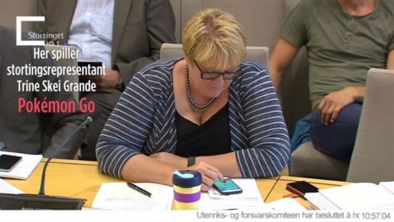 Νορβηγία: Aρχηγός κόμματος έπαιζε Pokemon σε συζήτηση για την Αμυνα