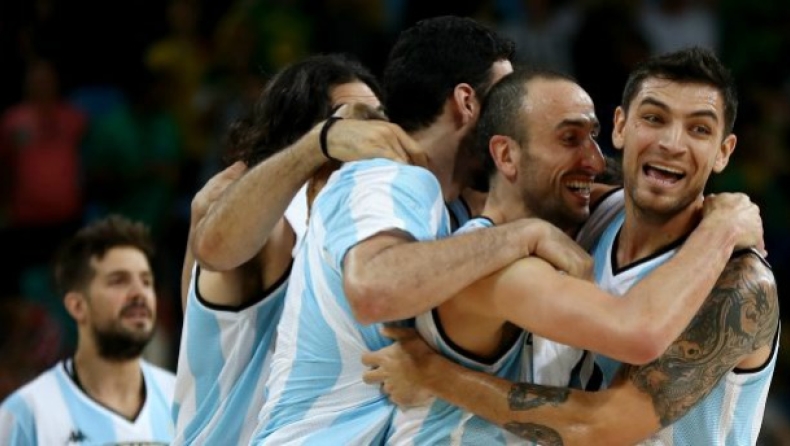 Ιt takes… four to tango! (pics&vid)