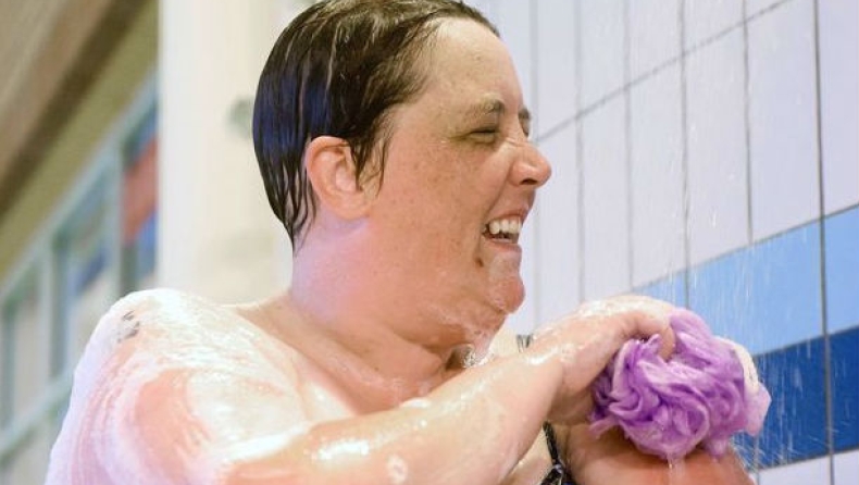 35χρονη έκανε μπάνιο για πρώτη φορά μετά από 30 χρόνια (pics)