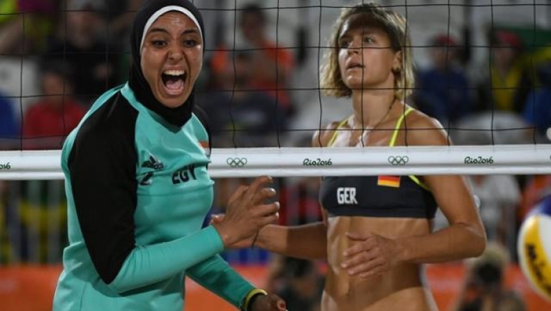 Οι Αιγύπτιες έπαιξαν beach volley με μαντίλα (pics)