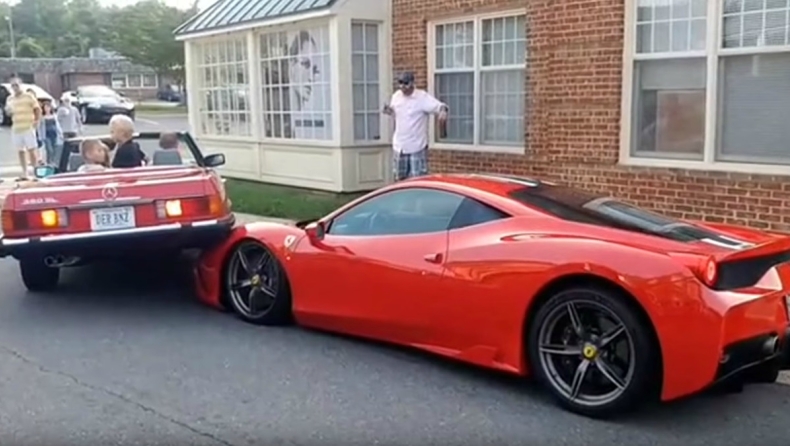 Γυναίκα πάρκαρε πάνω σε... Ferrari! (video)
