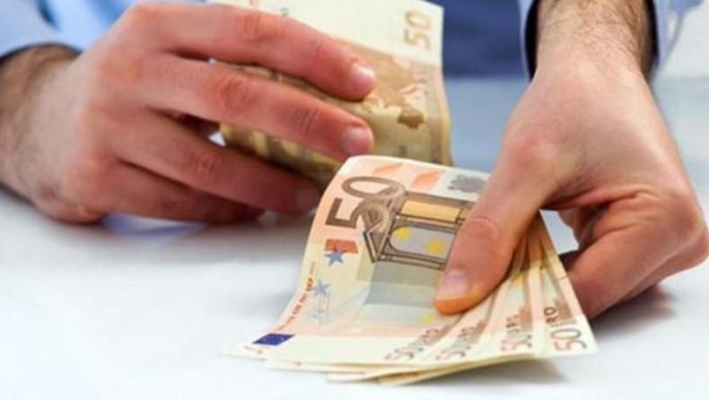 Τρύπα 900 εκατ. ευρώ από το κοινωνικό εισόδημα αλληλεγγύης βλέπει η τρόικα