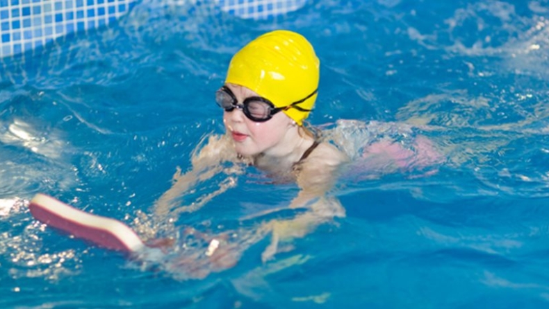 Υποχρεωτικά μαθήματα κολύμβησης στα δημοτικά σχολεία από τον Σεπτέμβριο!