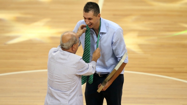 Η γραβάτα του Θανάση στον Διαμαντίδη! (pics)