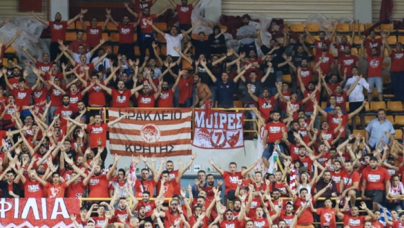 «Ερυθρόλευκη» η εξέδρα στο Ηράκλειο (pics)