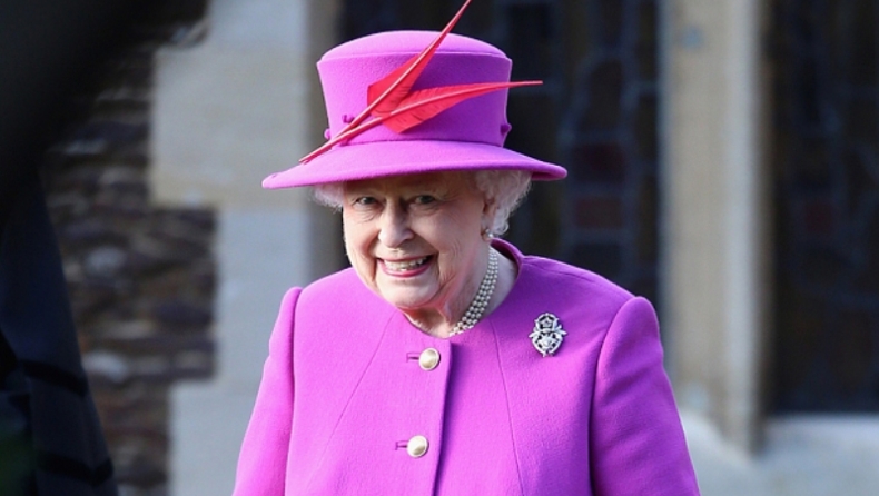 Έπιασε το τιμόνι η βασίλισσα Ελισάβετ!