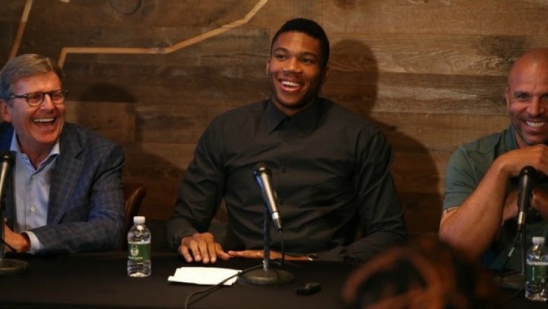 Σε τρελά κέφια ο Γιάννης! (vid)