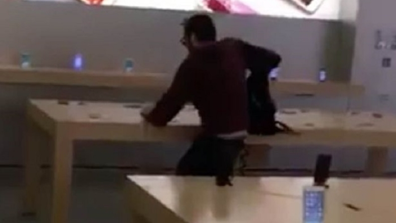 Μπήκε στο Apple Store, έσπασε όλα τα iPhone και έφυγε (pics)