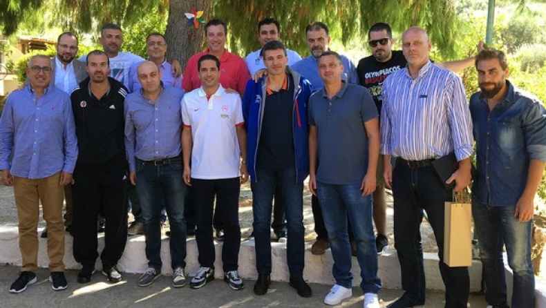 Ο Ολυμπιακός και η κρητική φιλοξενία (pics)