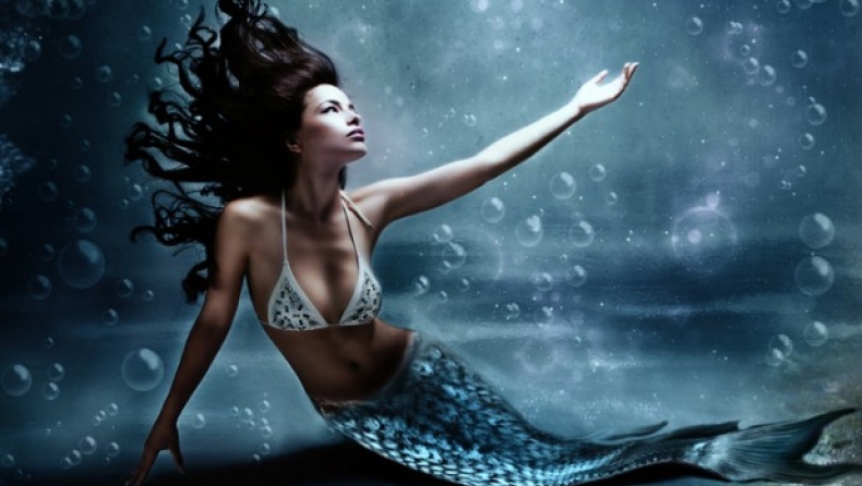 Πλάσμα που ξέβρασε η θάλασσα μοιάζει με γοργόνα (pic)