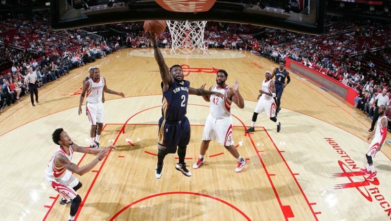 O Nέιτ Ρόμπινσον καρφώνει και με... τζην! (vid)