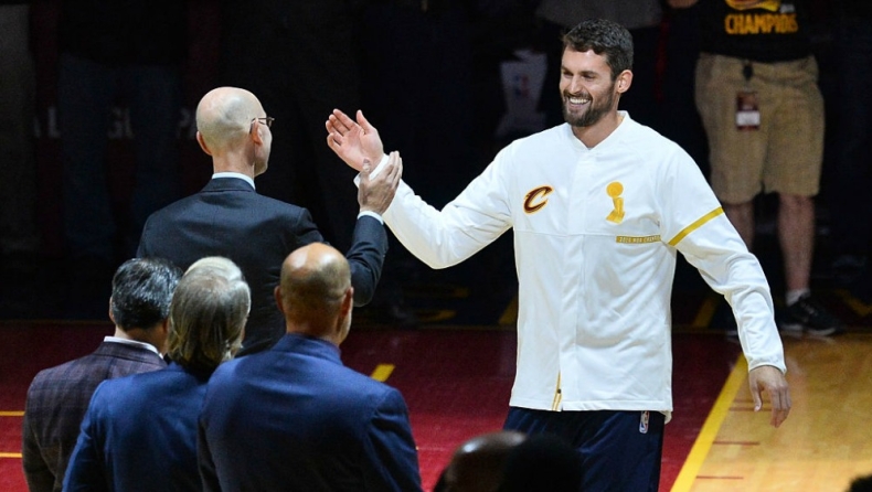 O «ηλίθιος και ο... πανηλίθιος» Κέβιν Λοβ (pic)