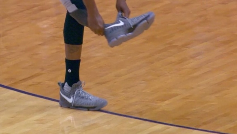 O Ντουράντ μπορεί και χωρίς παπούτσι! (vid)