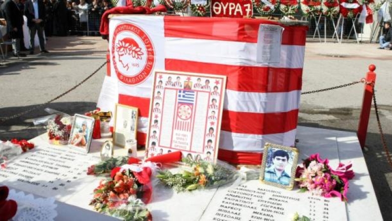 Καραπαπάς: «Δεν βεβήλωσαν το μνημείο της Θύρας 7» (pics)