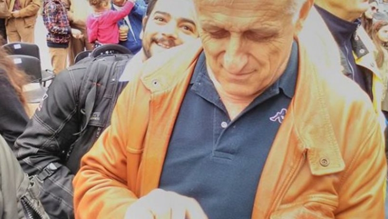 Θεσσαλονίκη: Σταμάτησε τον Πρόεδρο της Δημοκρατίας για να βγει μαζί του selfie (vids)