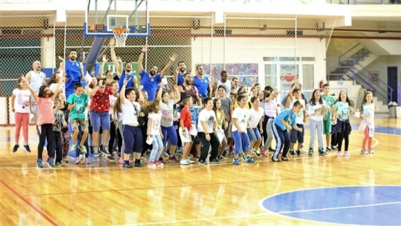 Έπαιξαν μπάσκετ με μαθητές στην Κύμη (pics)