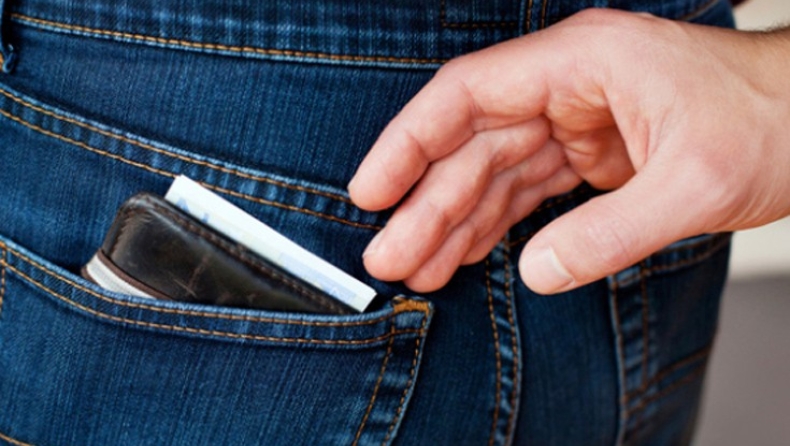 3 κοπέλες στην Κέρκυρα έκλεβαν ηλικιωμένους