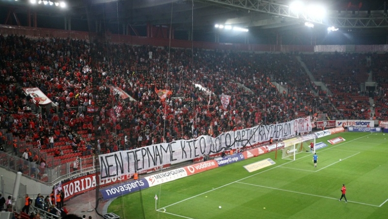 Ερυθρόλευκα βίντεο από την κερκίδα στο ντέρμπι (vids)